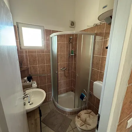 Didovi Dvori With Jacuzzi Ražanac