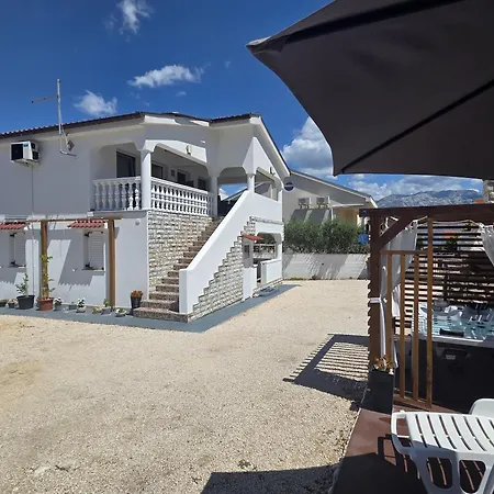 Didovi Dvori With Jacuzzi Ražanac