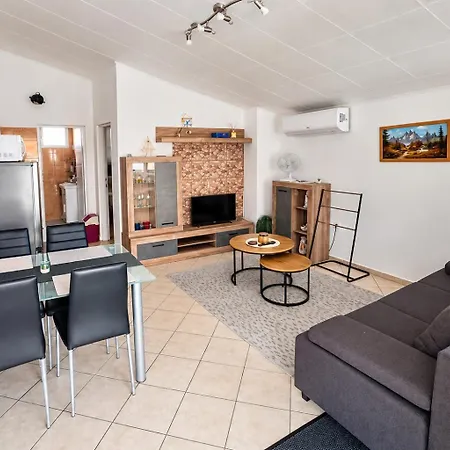Appartement Didovi Dvori With Jacuzzi Ražanac
