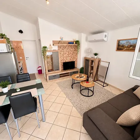 Appartement Didovi Dvori With Jacuzzi Ražanac