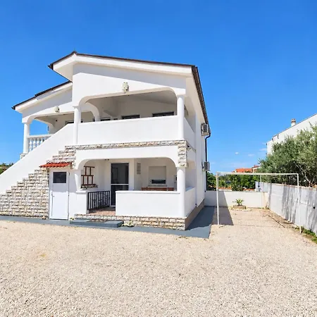 Appartement Didovi Dvori With Jacuzzi Ražanac